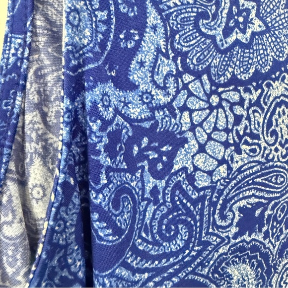 Blue Paisley Sleeveless Top - flowy - Picture 4 of 12